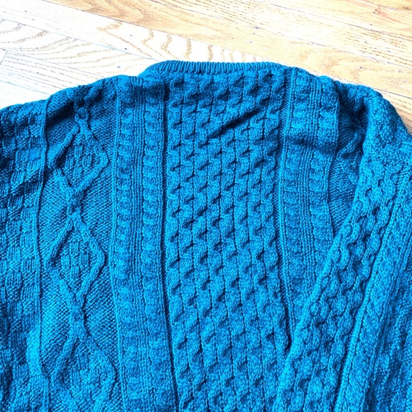 Western Island Emerald 100% Merino Wool Sweater - Picture 10 of 12